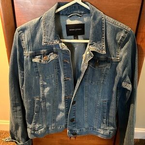 Women’s medium petite Banana Republic jean jacket
